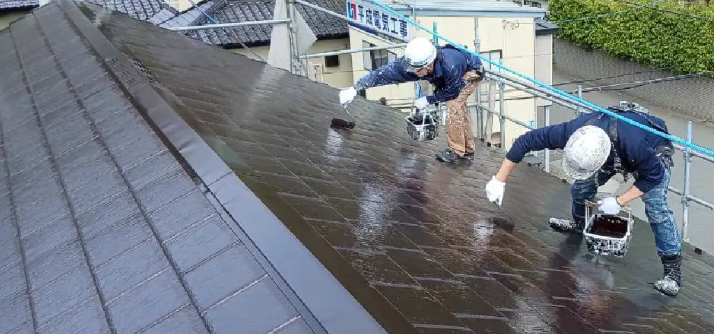 屋根塗装の施工現場